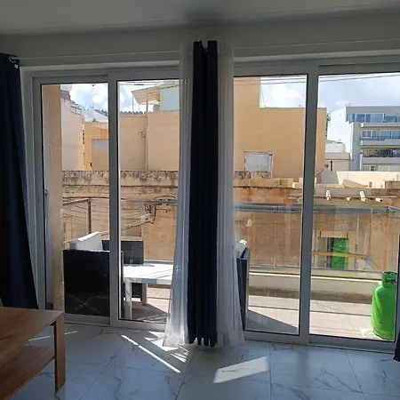 Δωμάτια σε οικογενειακή κατοικία Poppy Court Triq San Gwakkin Marsascala *