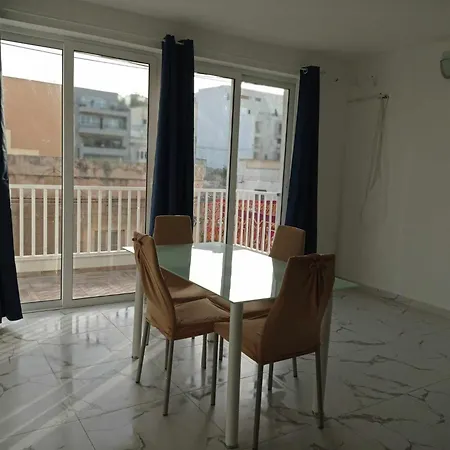 Alloggio in famiglia Poppy Court Triq San Gwakkin Marsascala Iz-Zlielaq